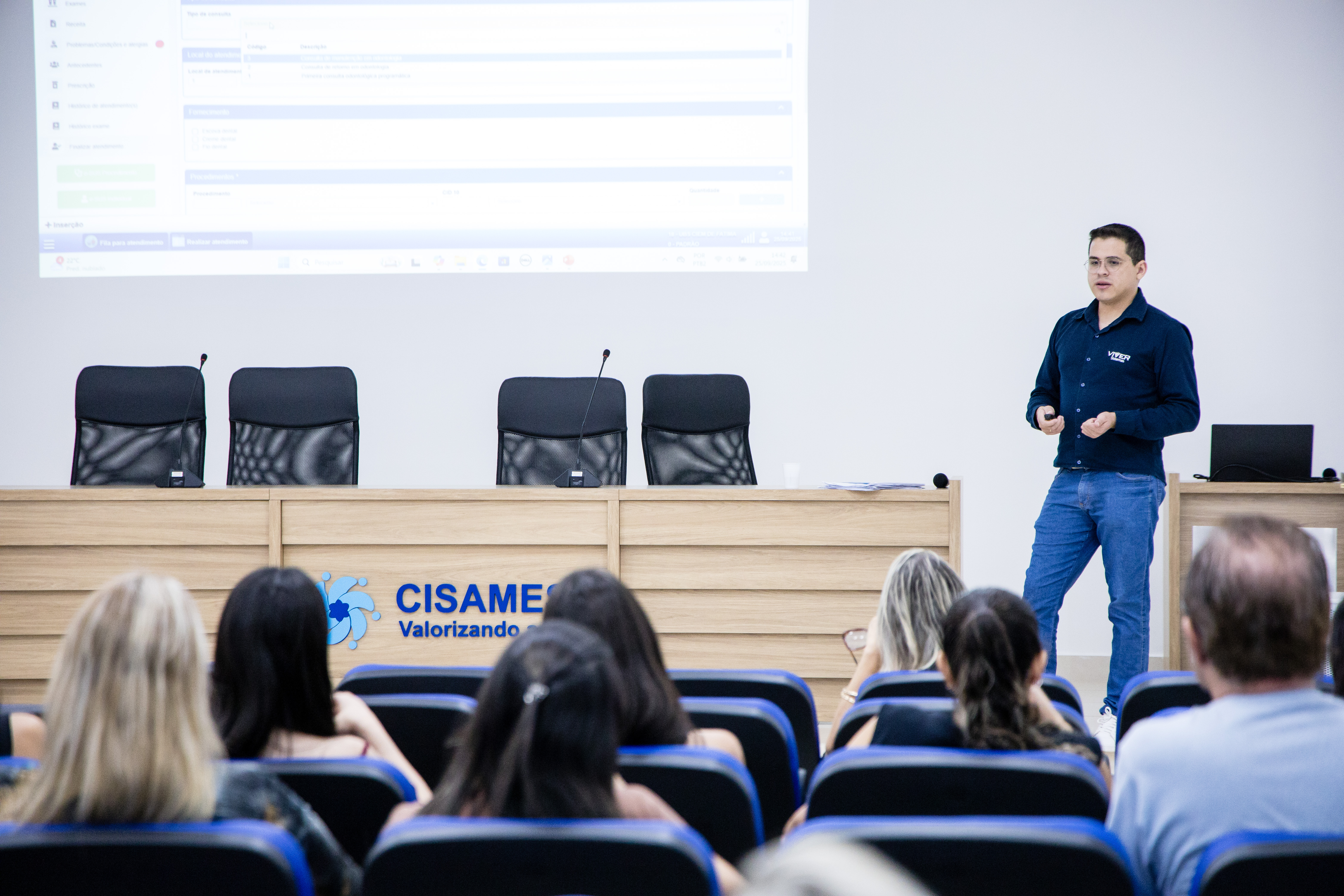 Imagem Noticia: Profissionais da odontologia participam de treinamento do sistema Vivver em Pouso Alegre