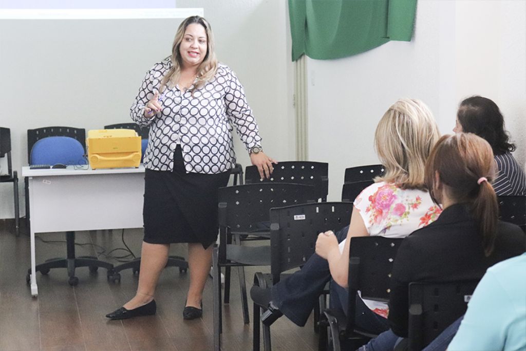 Consultora pedagógica faz palestras na Secretaria Municipal de Educação