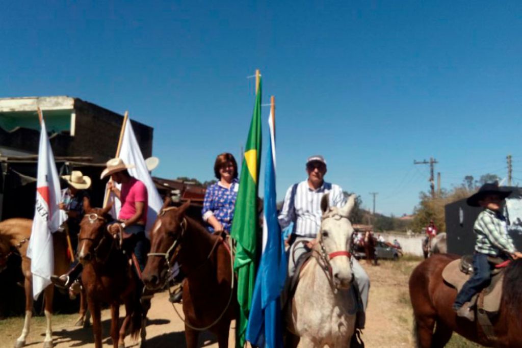 Prefeito apoia tradição e participa do 5º Desfile de Cavaleiros