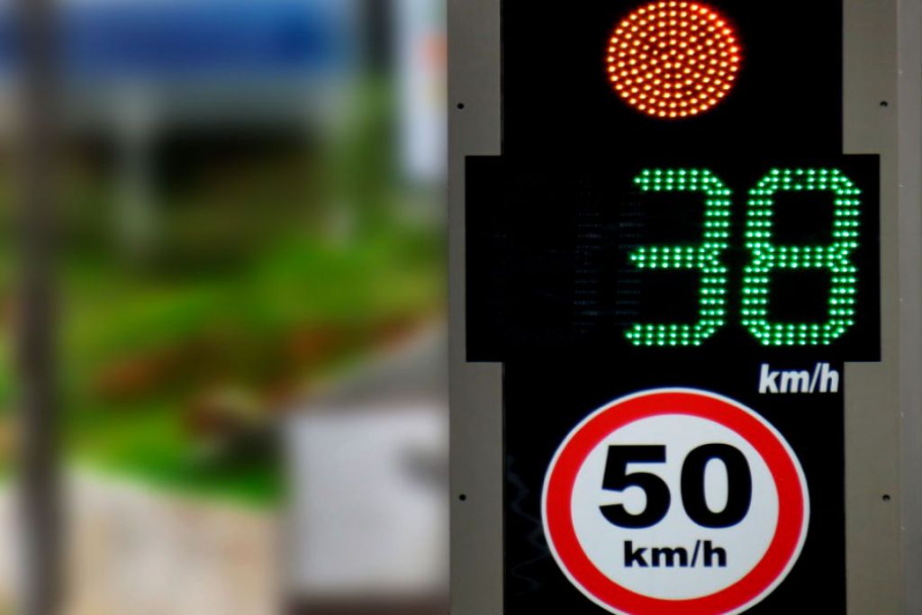 Instalação de lombadas eletrônicas em vias públicas