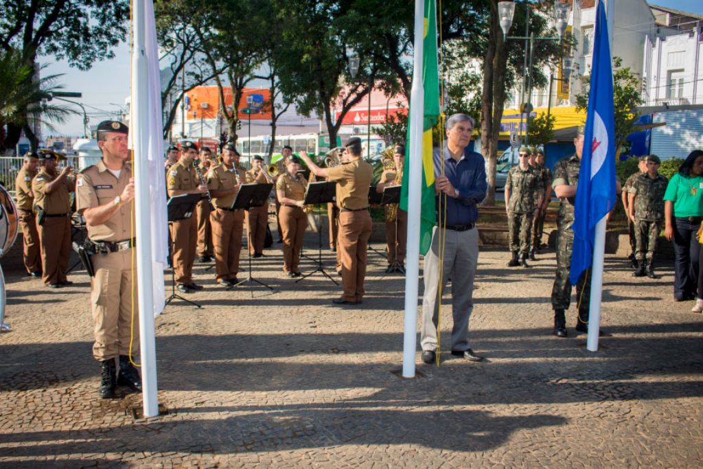 Prefeito e secretária de Educação abrem comemorações da Semana da Pátria