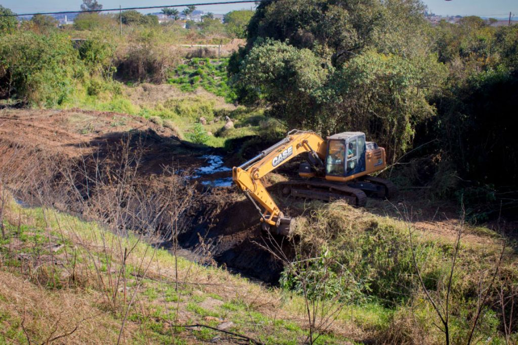 Prefeitura faz obras de prevenção contra alagamentos no período de chuvas