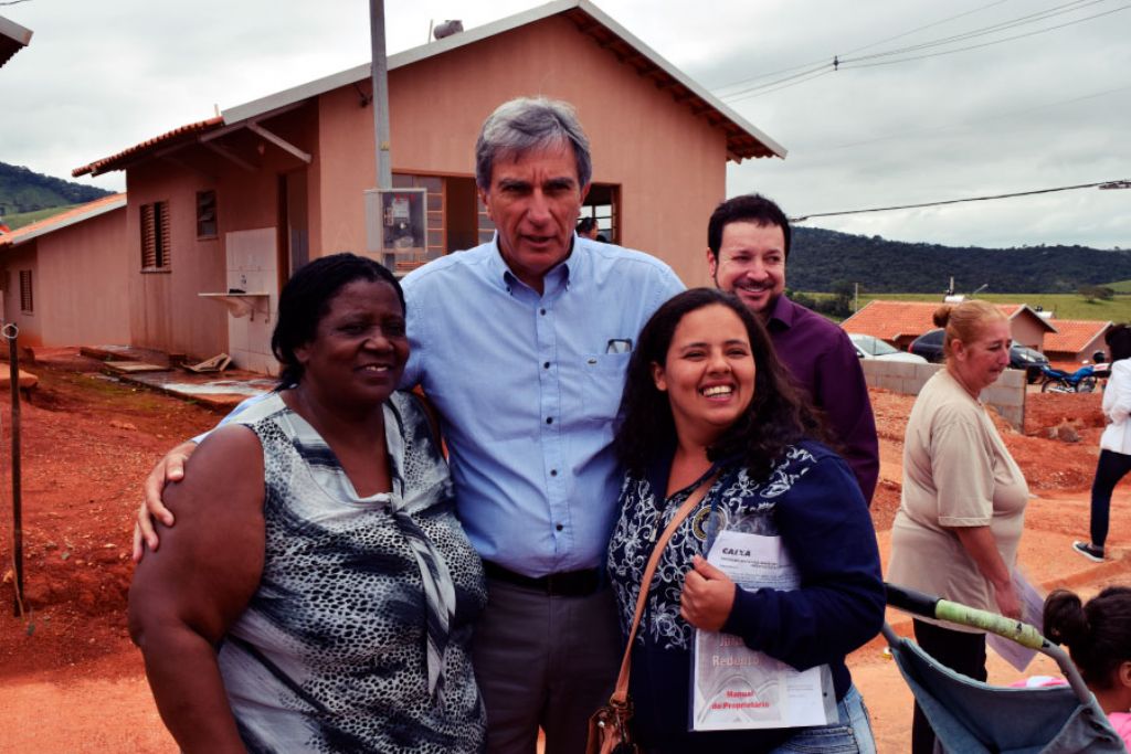 Mutuarios Recebem as Chaves do Residencial Jardim Redentor