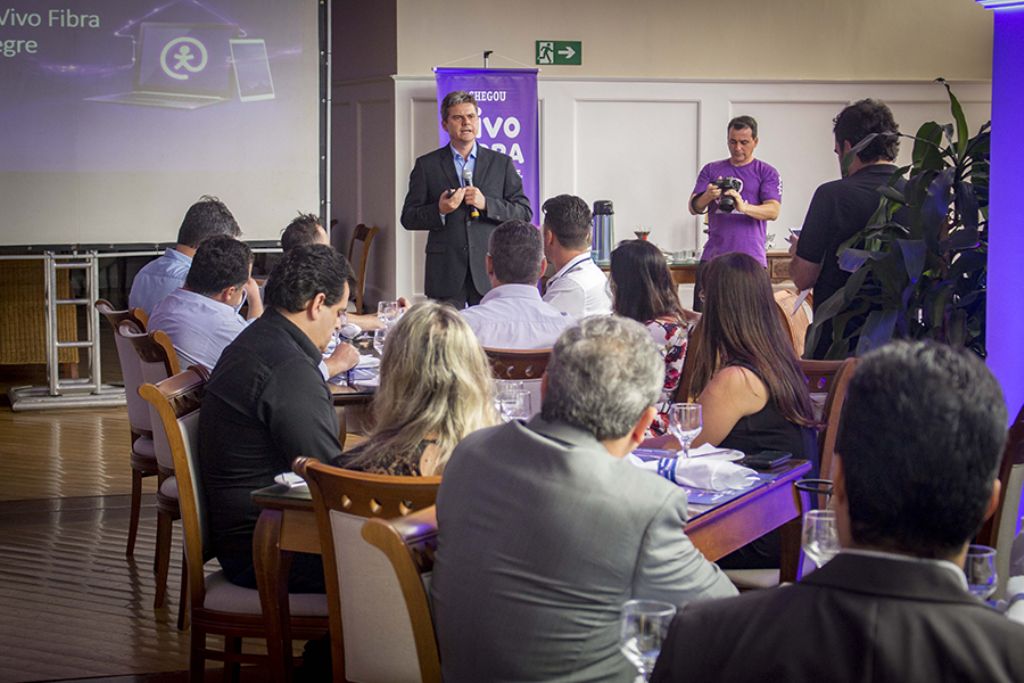 Vivo inaugura rede de fibra em Pouso Alegre
