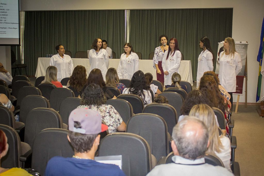 Secretária de Saúde participa de evento sobre combate à surdez