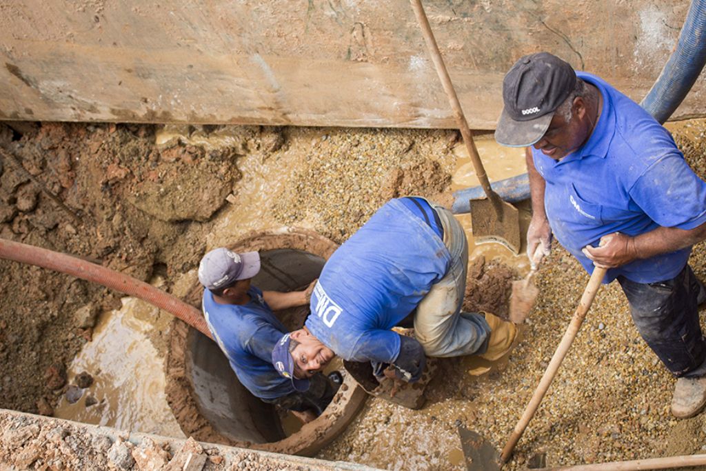 Prefeito vistoria obras com o deputado Bilac Pinto