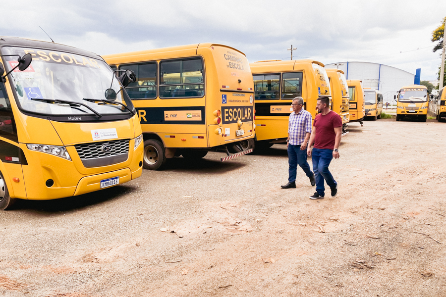 Prefeitura realiza a aquisição de sete novos ônibus para transporte de estudantes da Rede Municipal