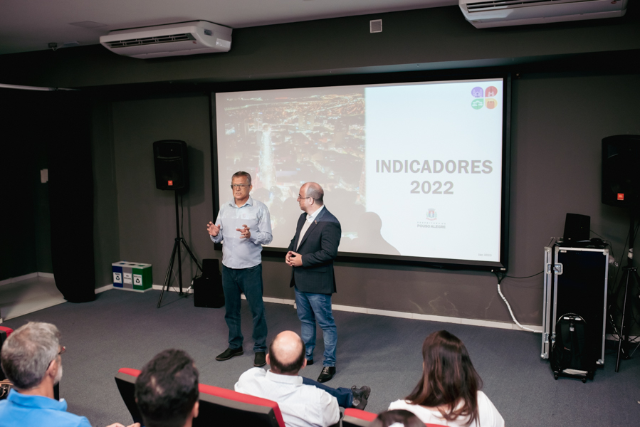 Prefeito recebe a visita de diretor da Invest Minas