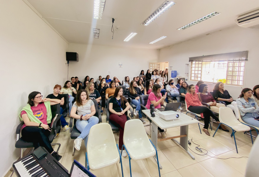 Prefeitura realiza homenagem surpresa para servidoras