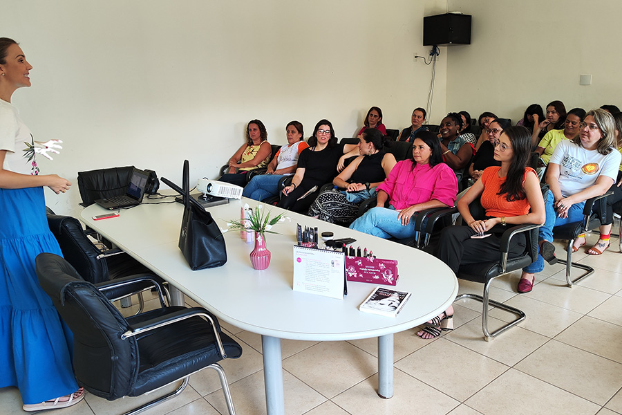 Servidoras municipais recebem palestra de autocuidado