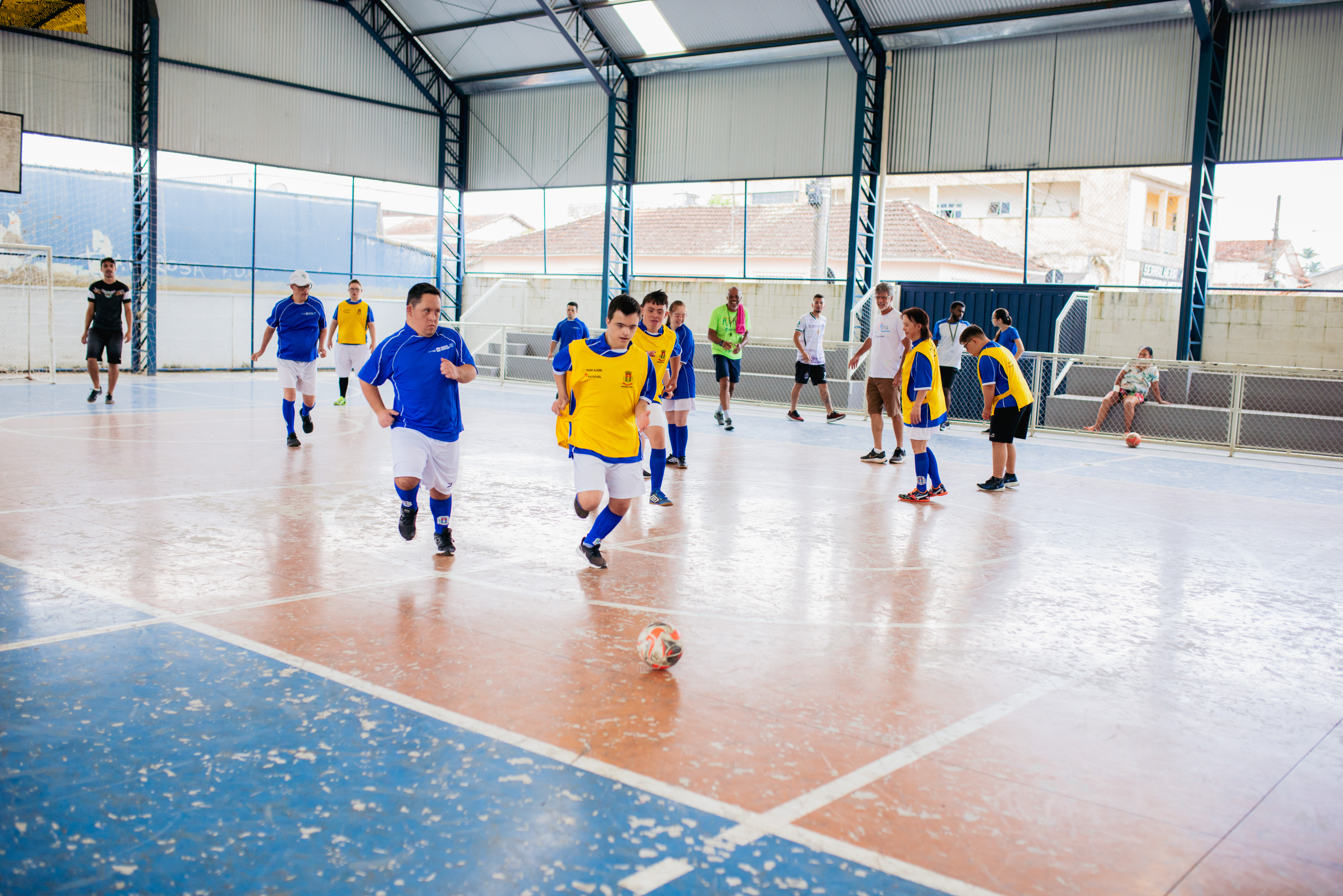 Equipe de Futsal Down de Pouso Alegre participa de amistoso em Itajub?