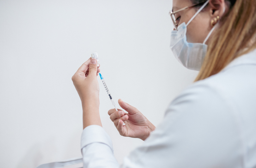 Vacinação com dose de reforço bivalente contra Covid-19 para pessoas com comorbidades