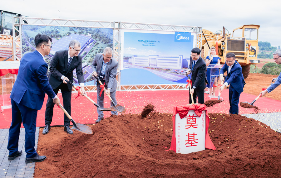 Cerimônia marca o início das obras da empresa Midea