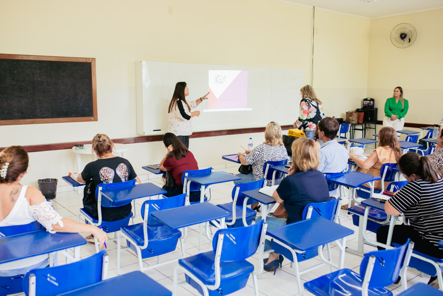 Prefeitura realiza roda de conversa sobre saúde emocional nas escolas