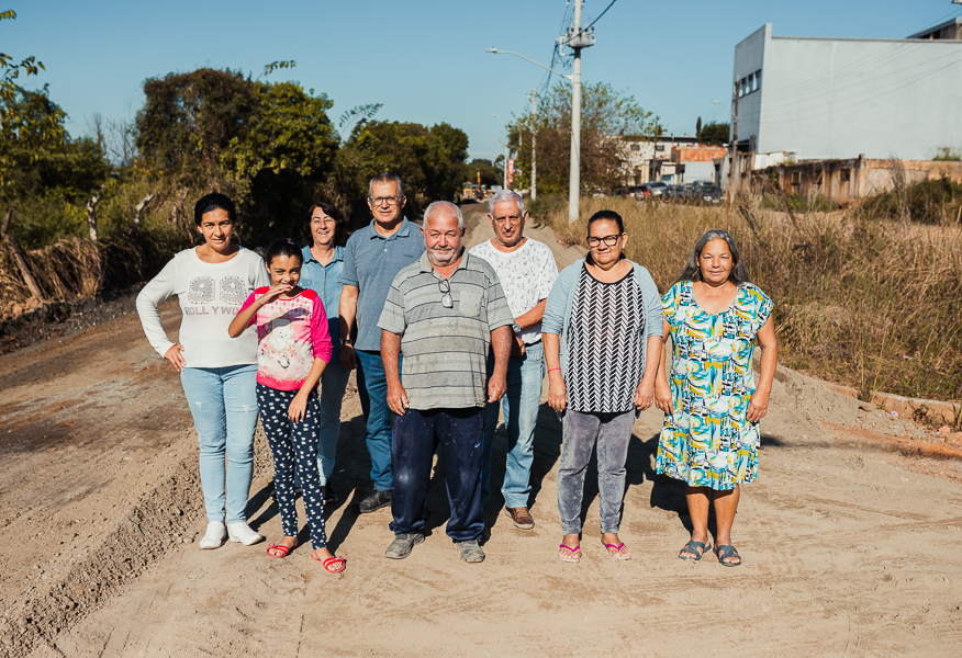 Prefeitura realiza drenagem e pavimentação de via