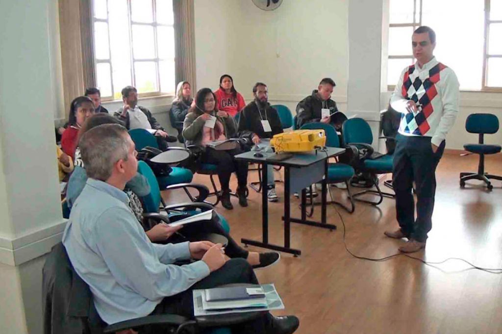 Servidores municipais fazem curso para atender bem ao cidadão