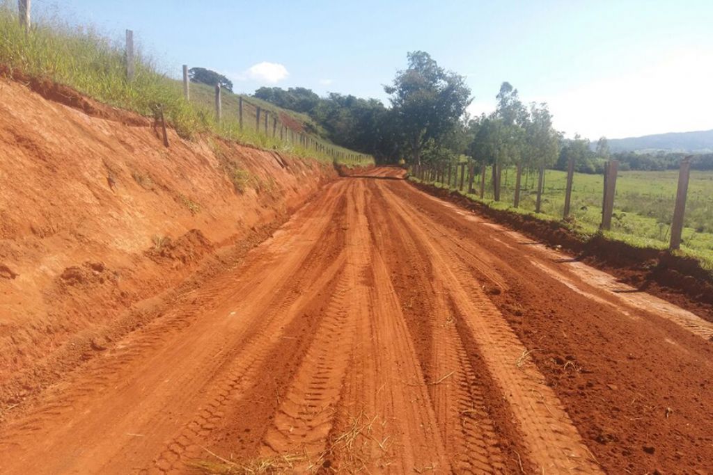Estrada do Brejal recebe obras de melhoria