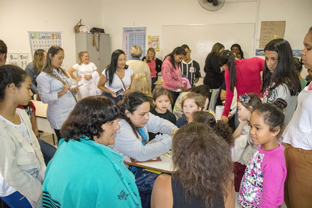 Dia da Família na Escola promove interação entre alunos e pais 