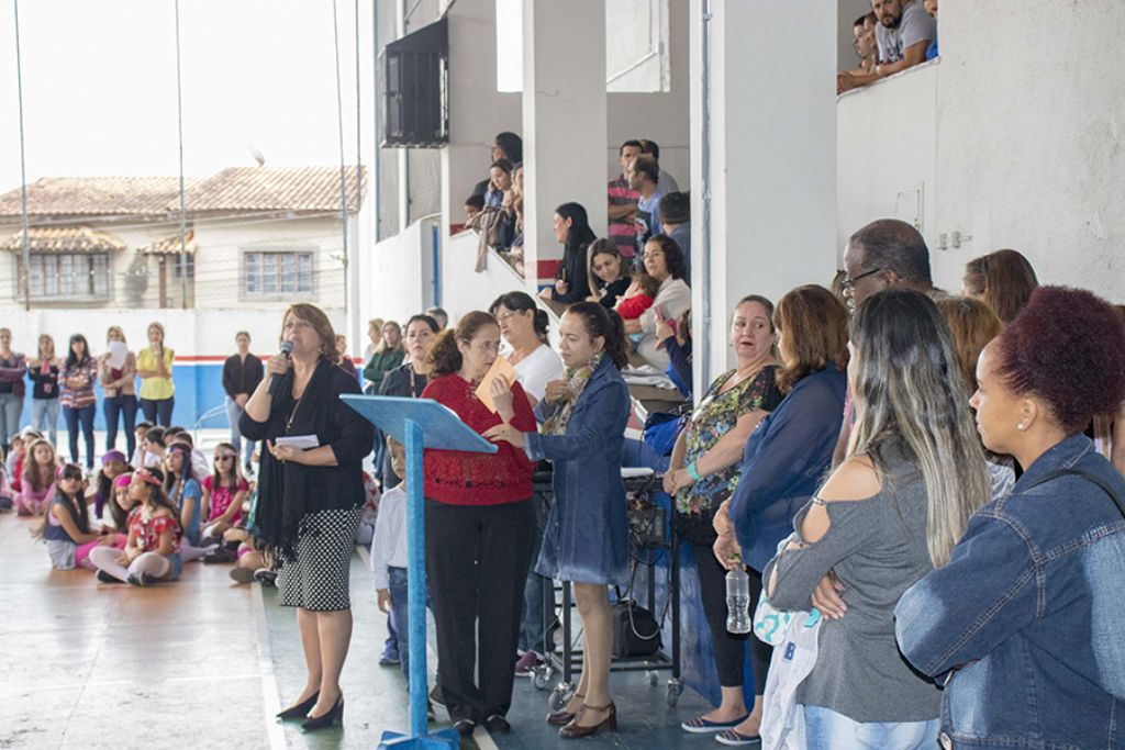 Escola Municipal Anita Faria Amaral homenageia parceiros