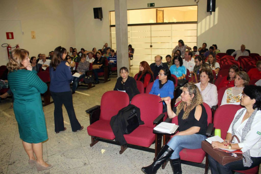Secretária de Educação reúne diretores de escolas públicas e particulares