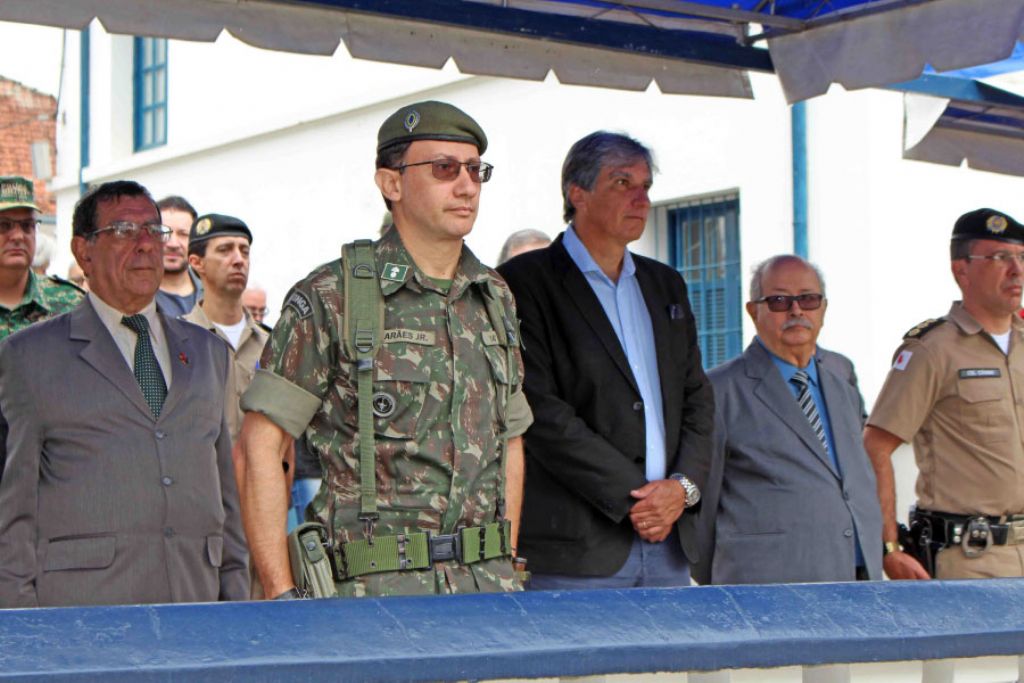 Prefeito participa das comemorações do Dia da Artilharia no 14º GAC