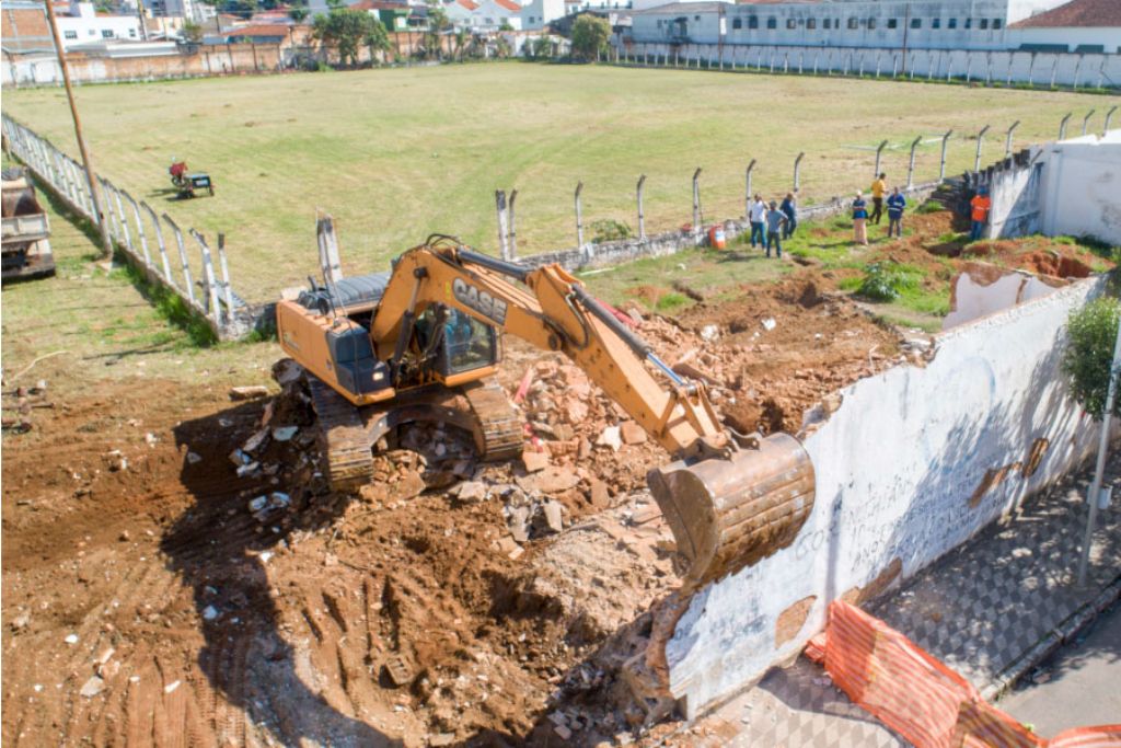Prefeitura abre rua de acesso à futura UPA no antigo Campo da Lema