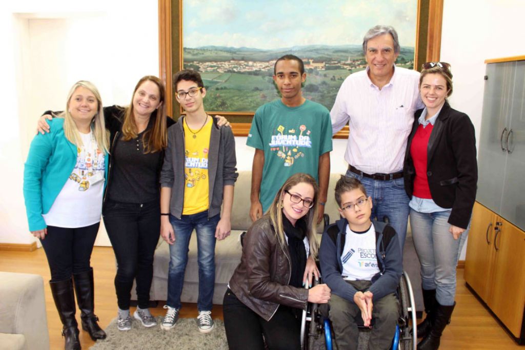 Alunos selecionados em Fórum sobre Trânsito são recebidos pelo Prefeito