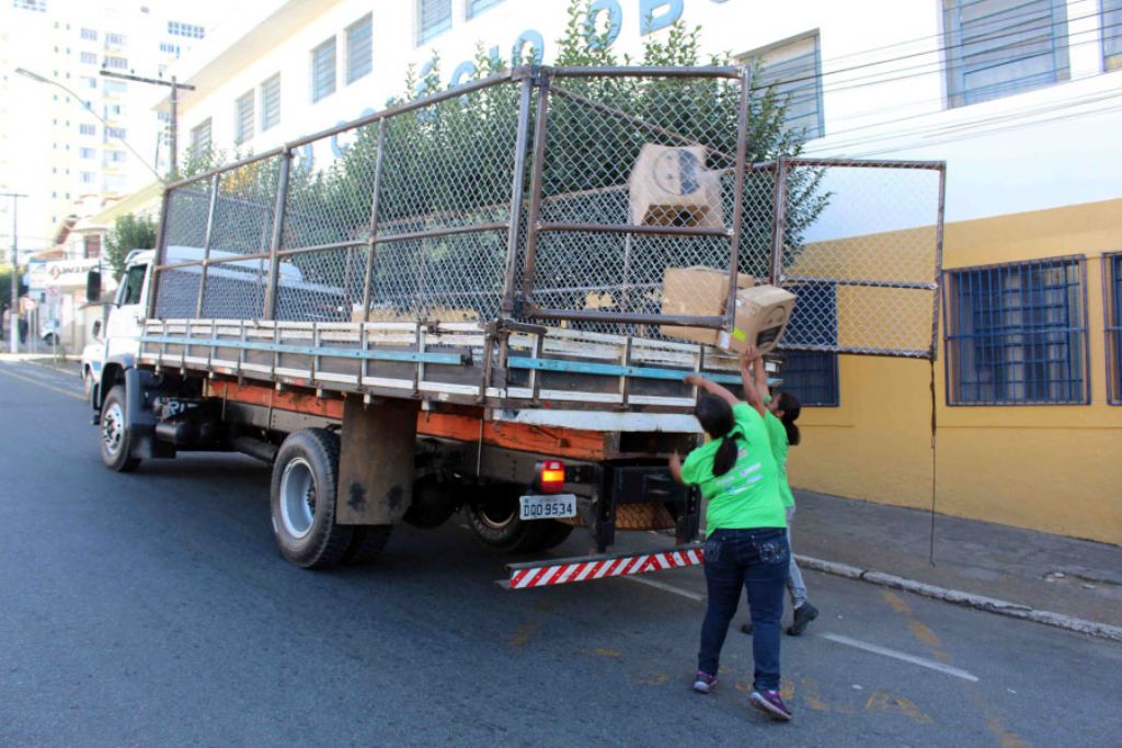 Prefeitura retoma coleta seletiva de lixo e cata-treco para deixar cidade mais limpa