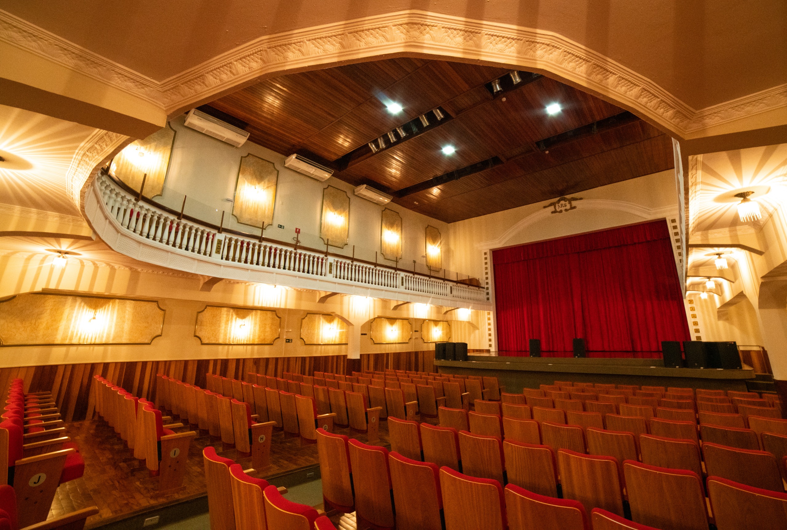 Imagem Noticia: Agenda cultural da semana reúne música, teatro infantil, tributo ao rock e encontro de flashback em Pouso Alegre